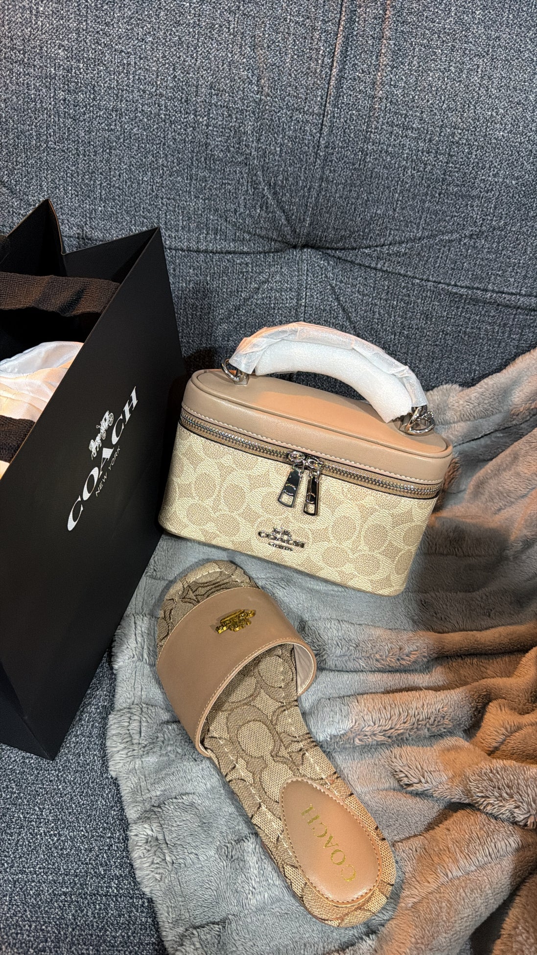 Apricot coach slipper