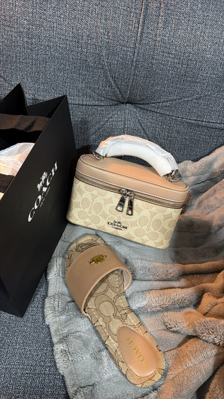 Apricot coach slipper